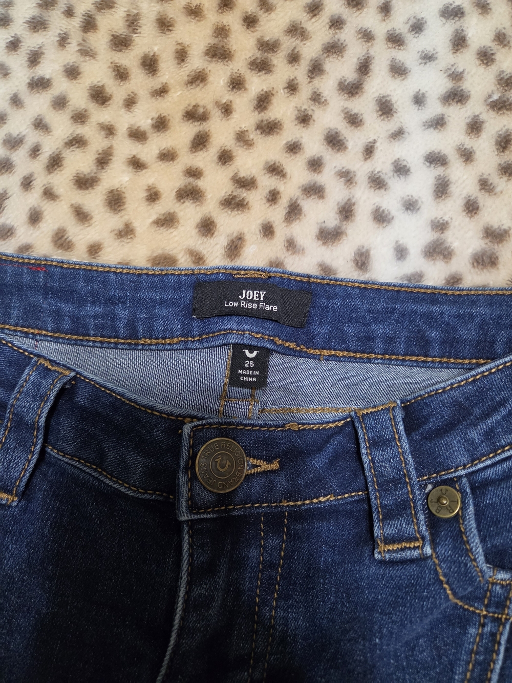 True Religion Dark Blue Flare Jeans with Contrast Stitching 25x31 - Picture 8 of 9